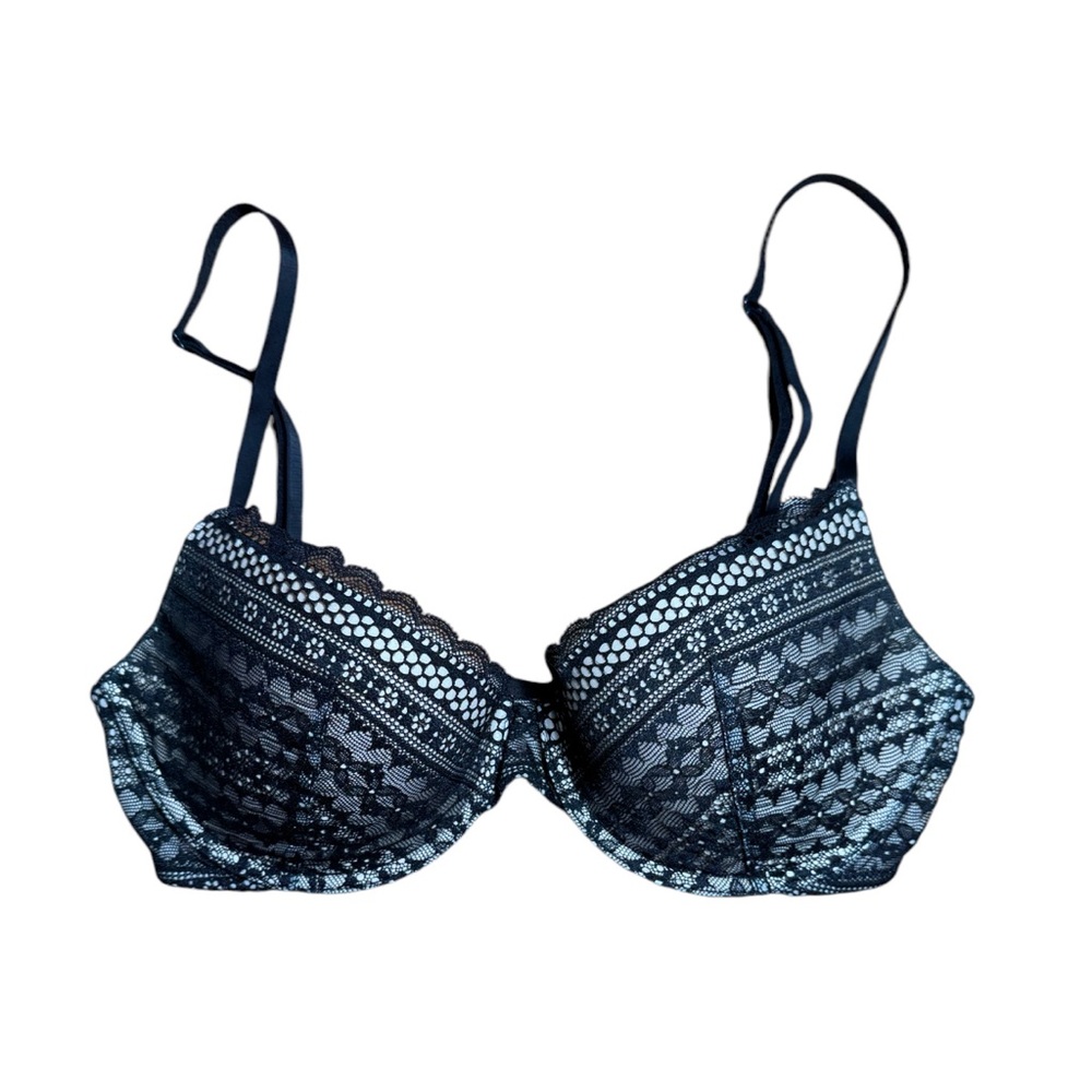 Victoria’s Secret Black Lace Demi Bra 32D‎ Lightweight, Unlined EUC